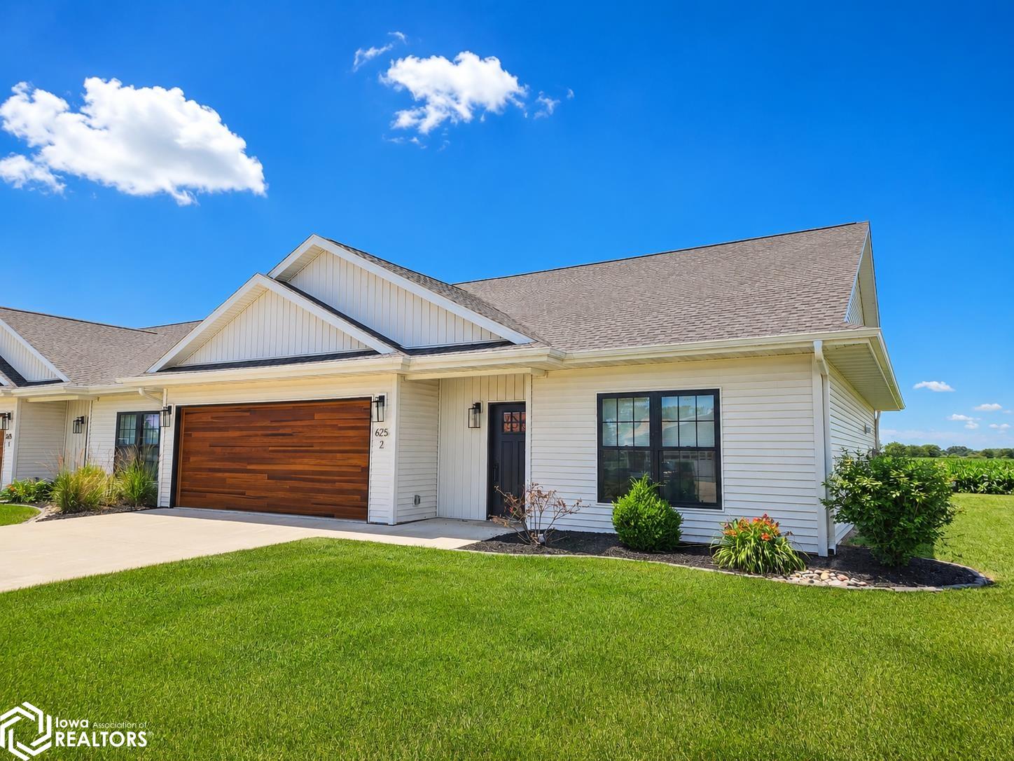 Photo 1 of 16 — 625 Layne Drive 2, West Burlington, IA 52655