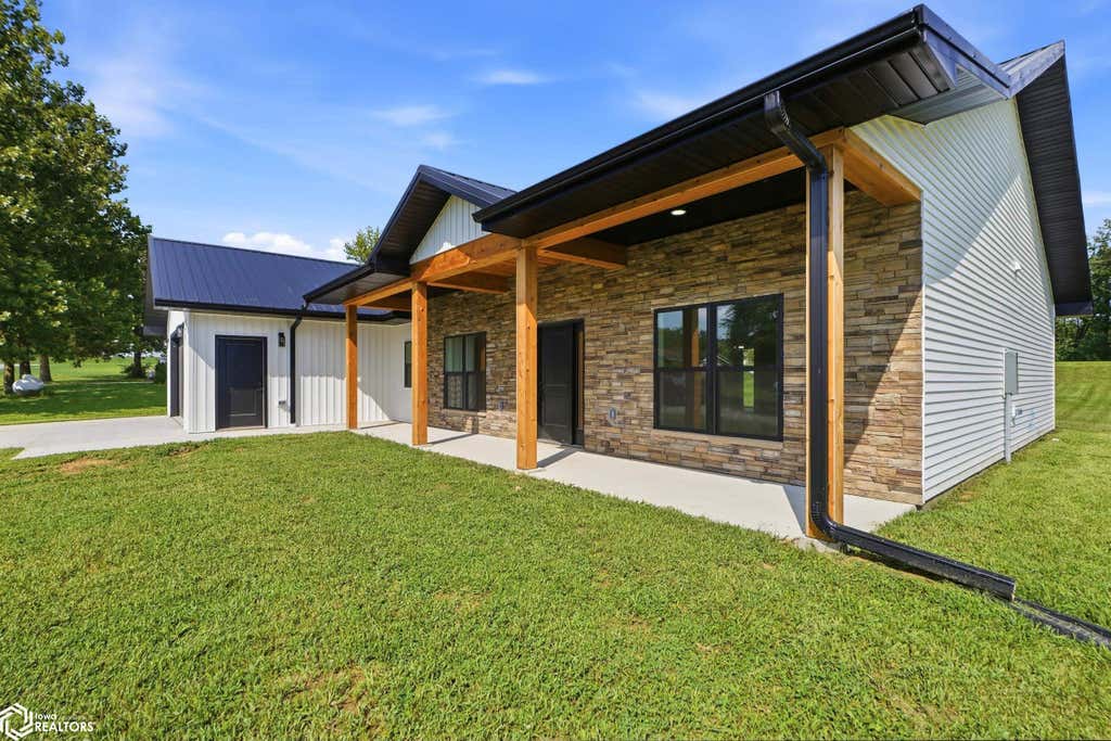 Photo of 1727 Hilltop RD, Mount Pleasant, IA 52641 (MLS # 6341216)
