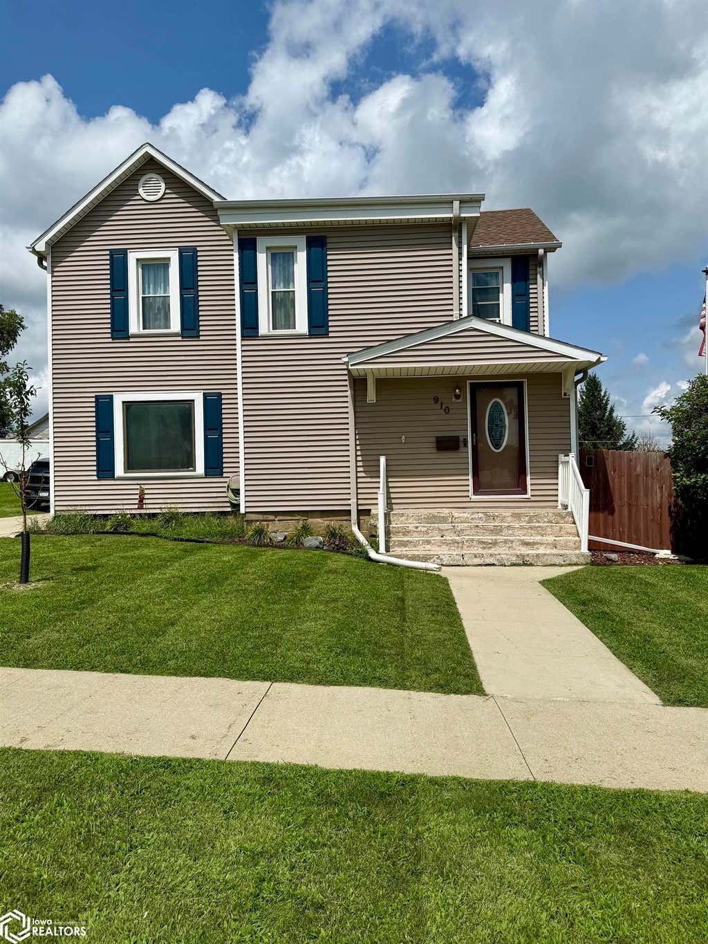 Photo of 910 Edgington Avenue, Eldora, IA 50627 (MLS # 6341313)