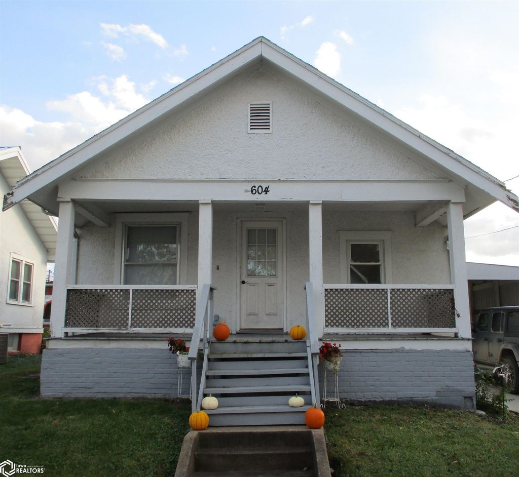Photo of 604 W Van Buren St, Centerville, IA 52544 (MLS # 6333395)