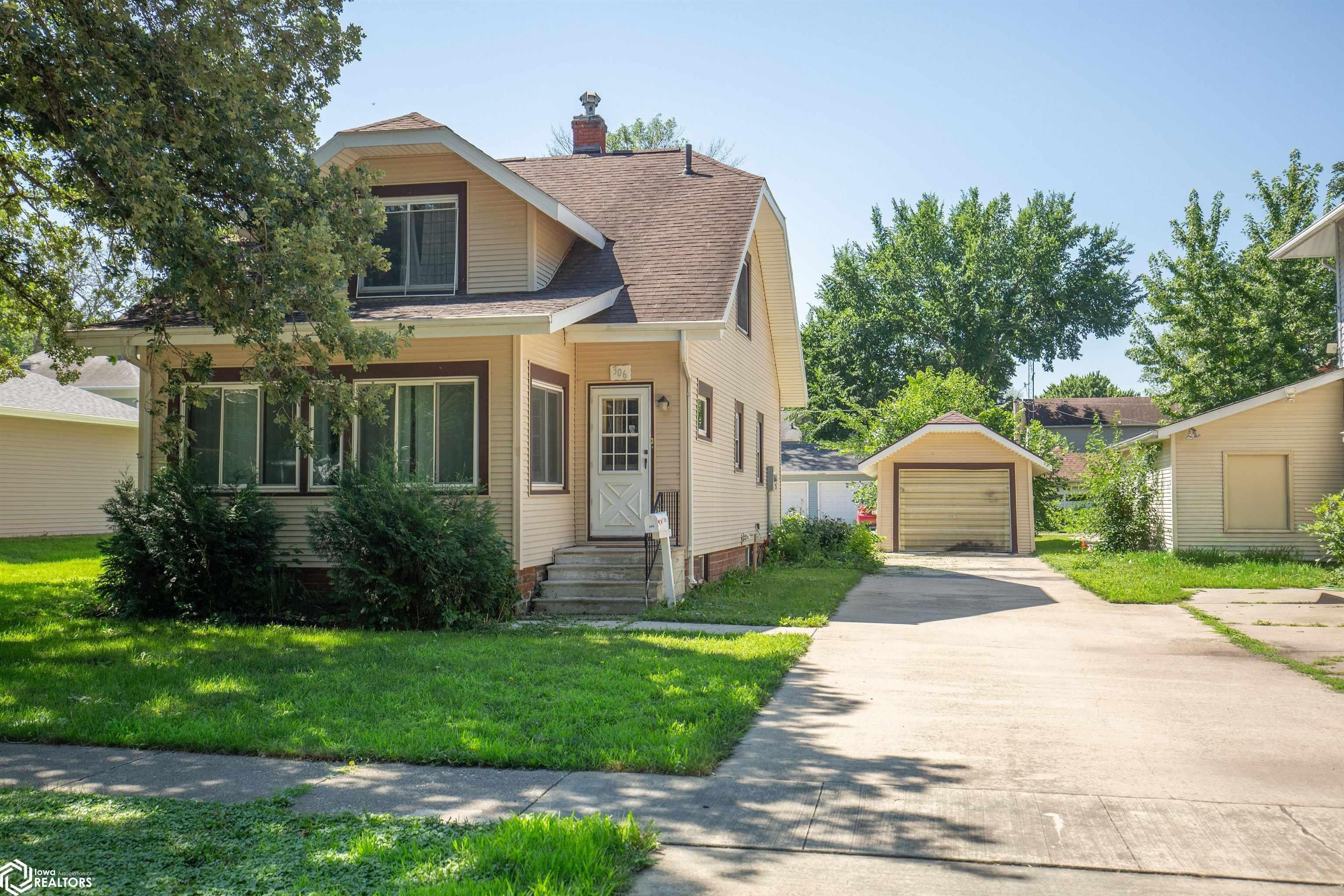 Photo 1 of 28 — 306 E college, Algona, IA 50511
