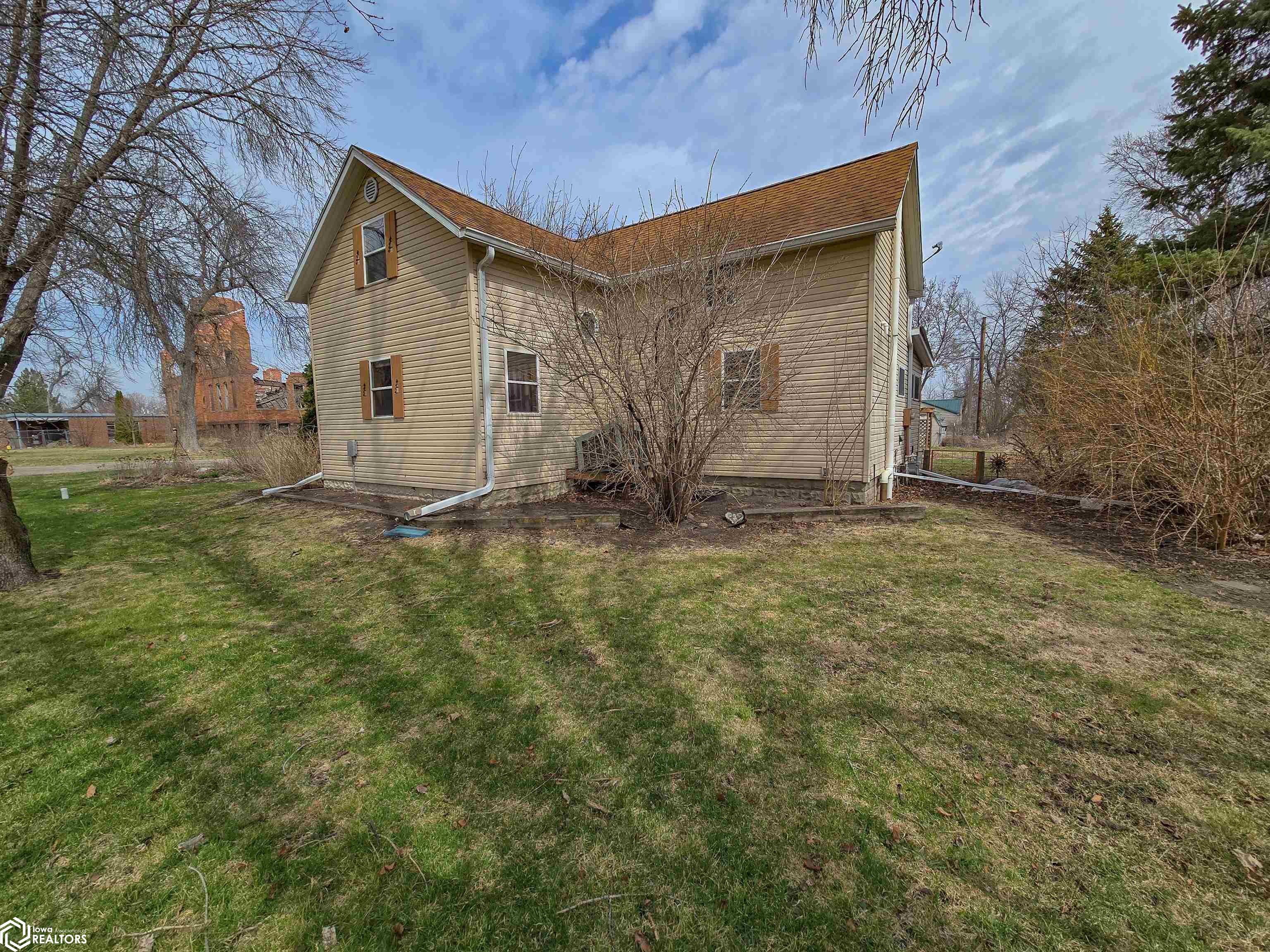 320 4th Street - Photo 2