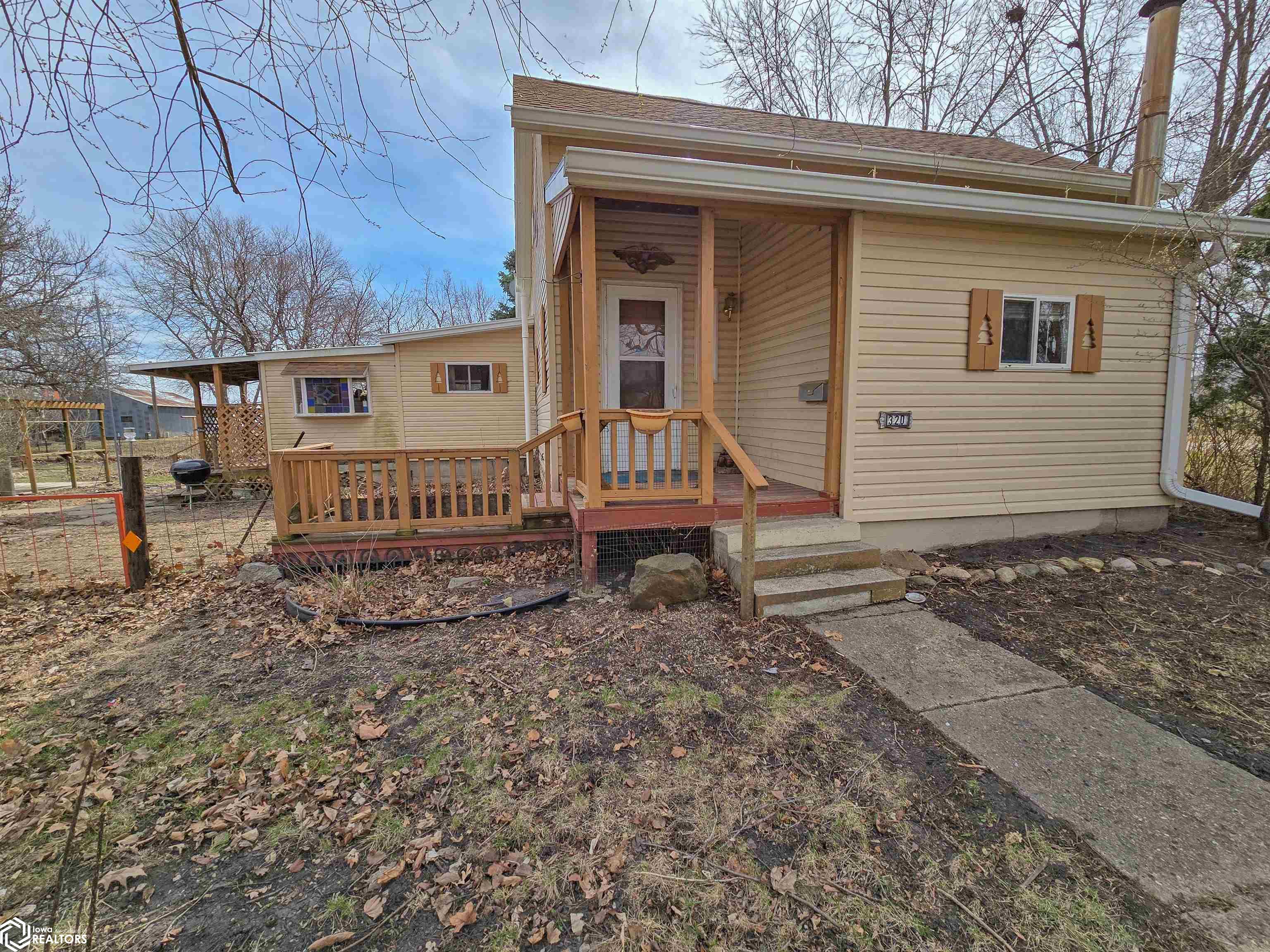 320 4th Street - Photo 3