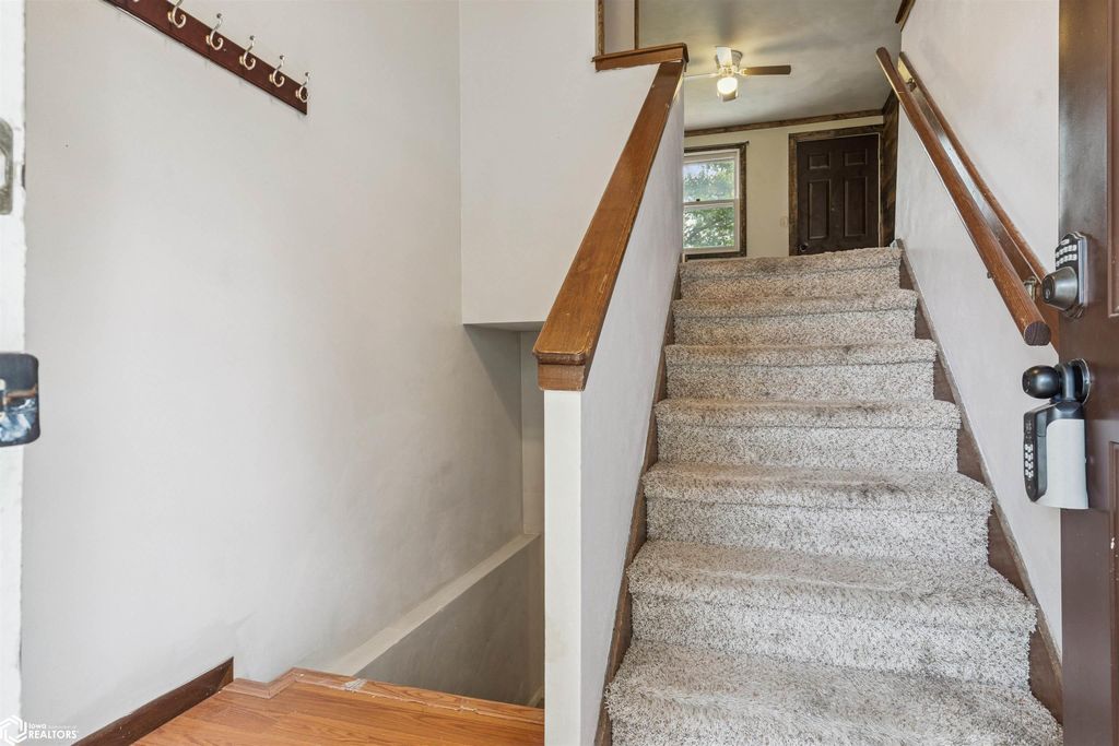 Photo of 802 N Bergdahl Circle, Mount Pleasant, IA 52641 (MLS # 6331684)