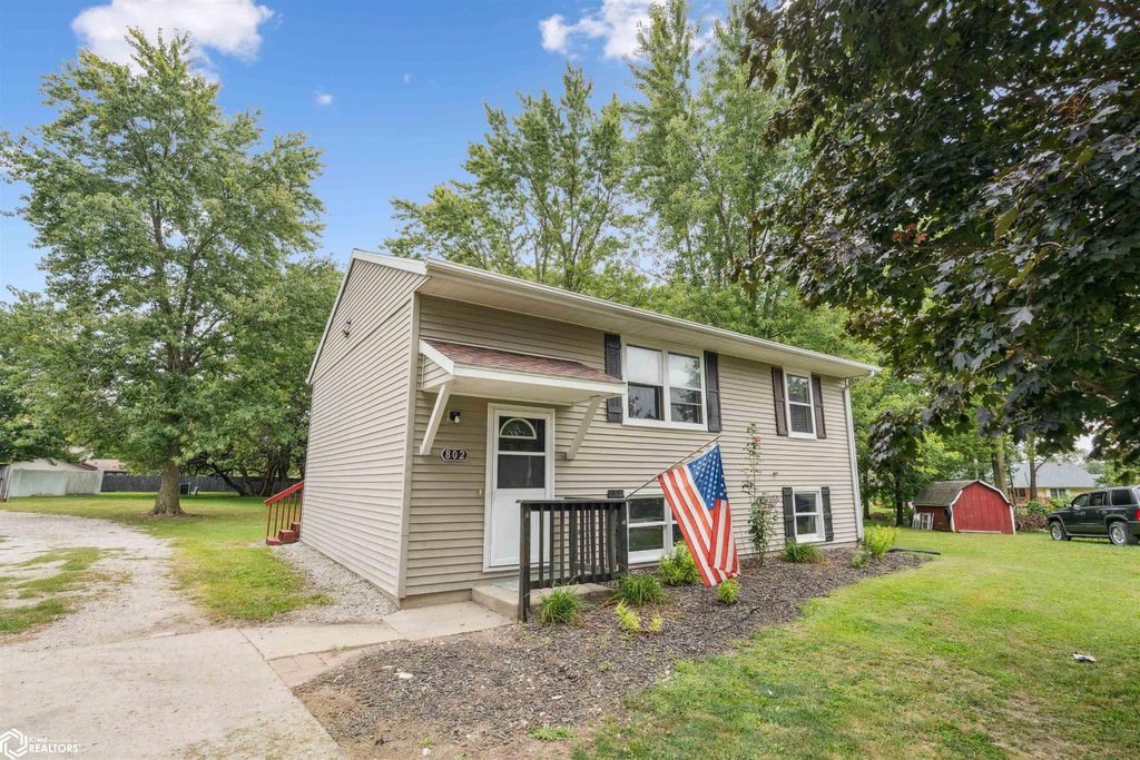 Photo of 802 N Bergdahl Circle, Mount Pleasant, IA 52641 (MLS # 6331684)