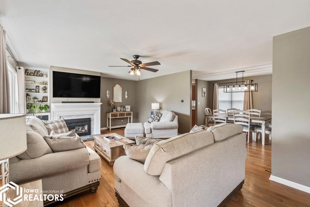 502 W Poplar