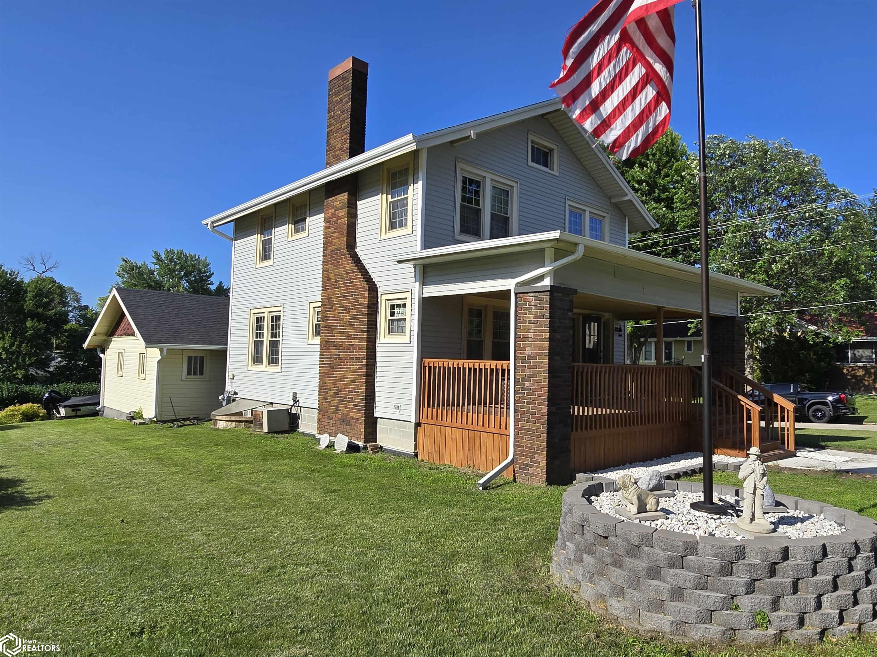 Photo 1 of 32 — 1101 W Adams Street, Creston, IA 50801