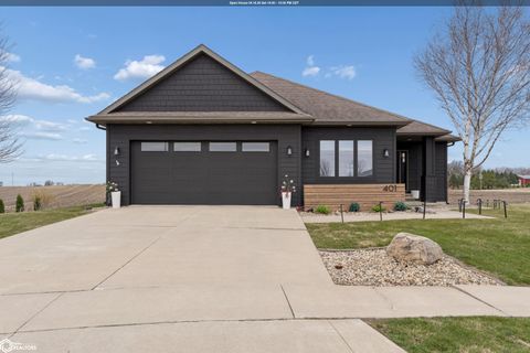 401 Bedford Ct Clear Lake IA 50428
