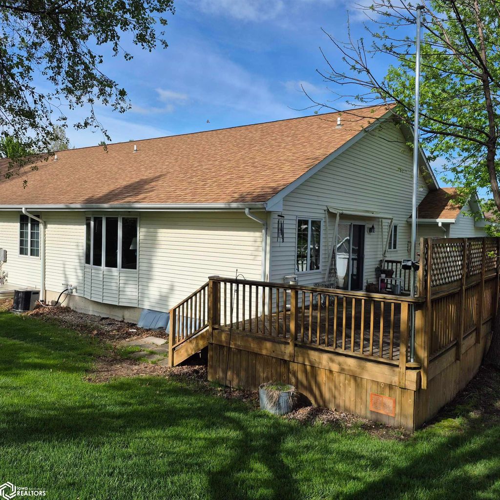 Photo of 6 Weaver Dr. Dr, Ottumwa, IA 52501 (MLS # 6337694)
