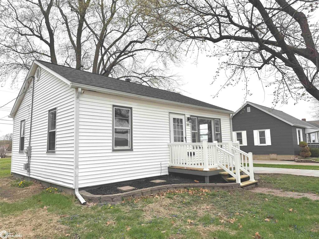 Photo of 305 Cottage Grove Ave. Ave, West Burlington, IA 52655 (MLS # 6337214)