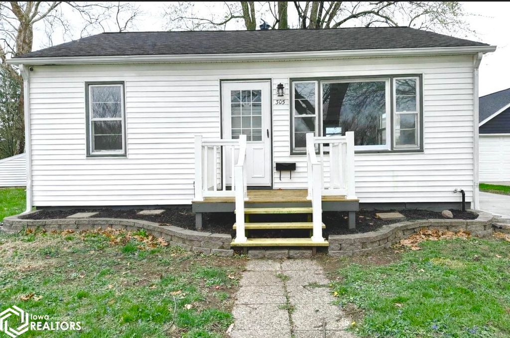 Photo of 305 Cottage Grove Ave. Ave, West Burlington, IA 52655 (MLS # 6337214)