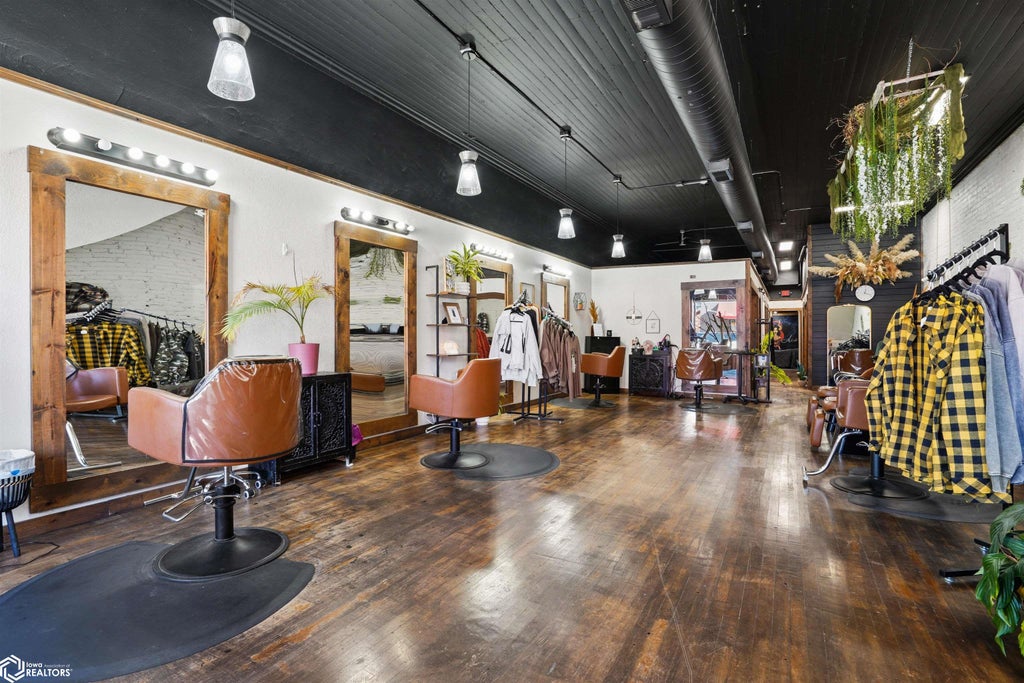 Photo of 126 MAIN Street N, Mount Pleasant, IA 52641 (MLS # 6343190)