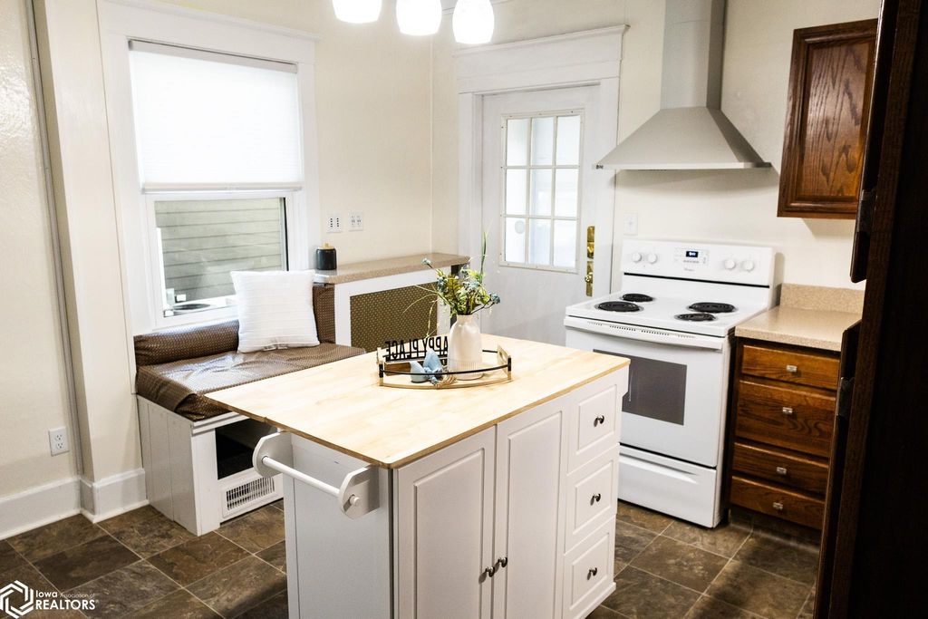 Photo of 923 1St Street, Webster City, IA 50595 (MLS # 6337143)