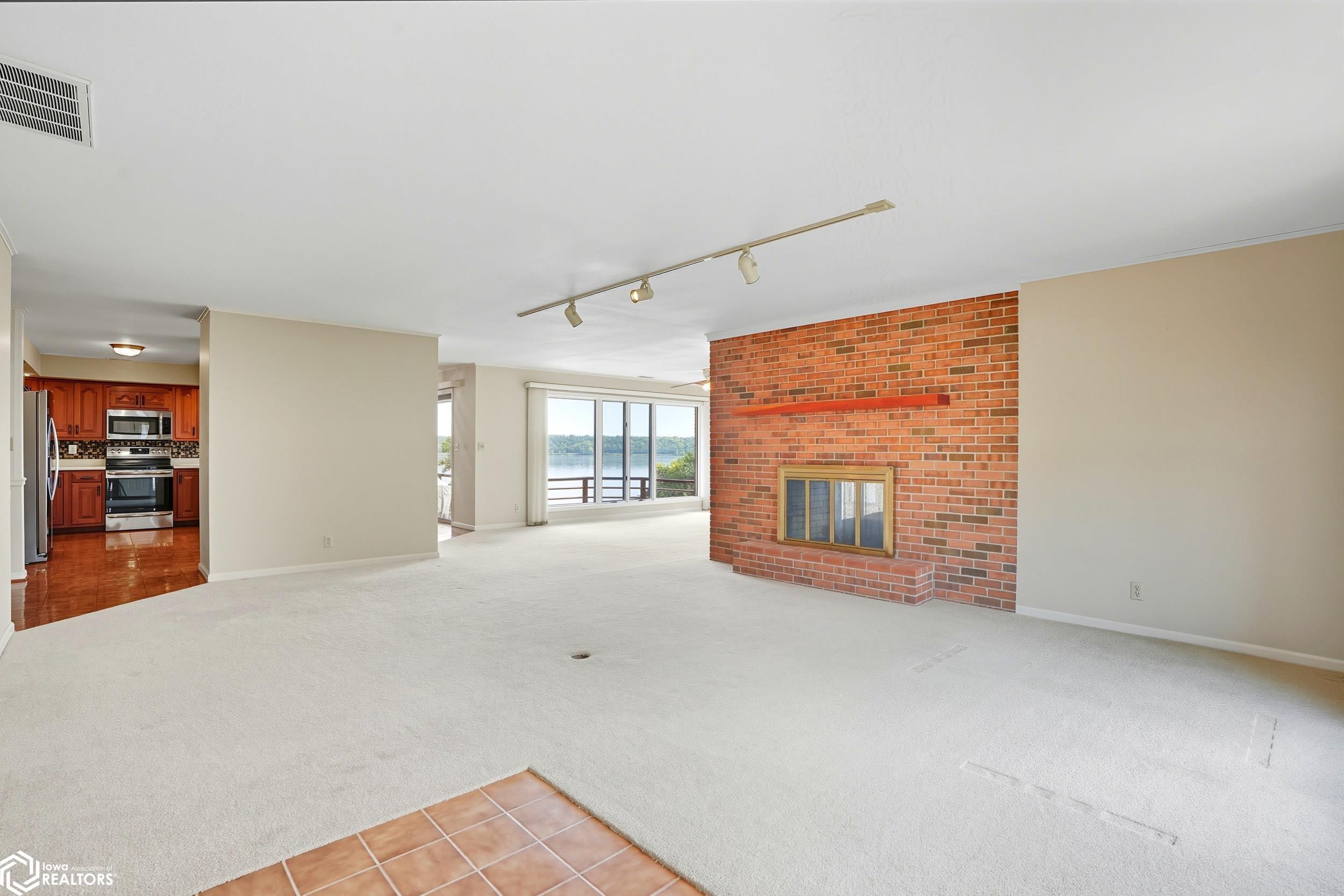 3382 Mississippi River Road