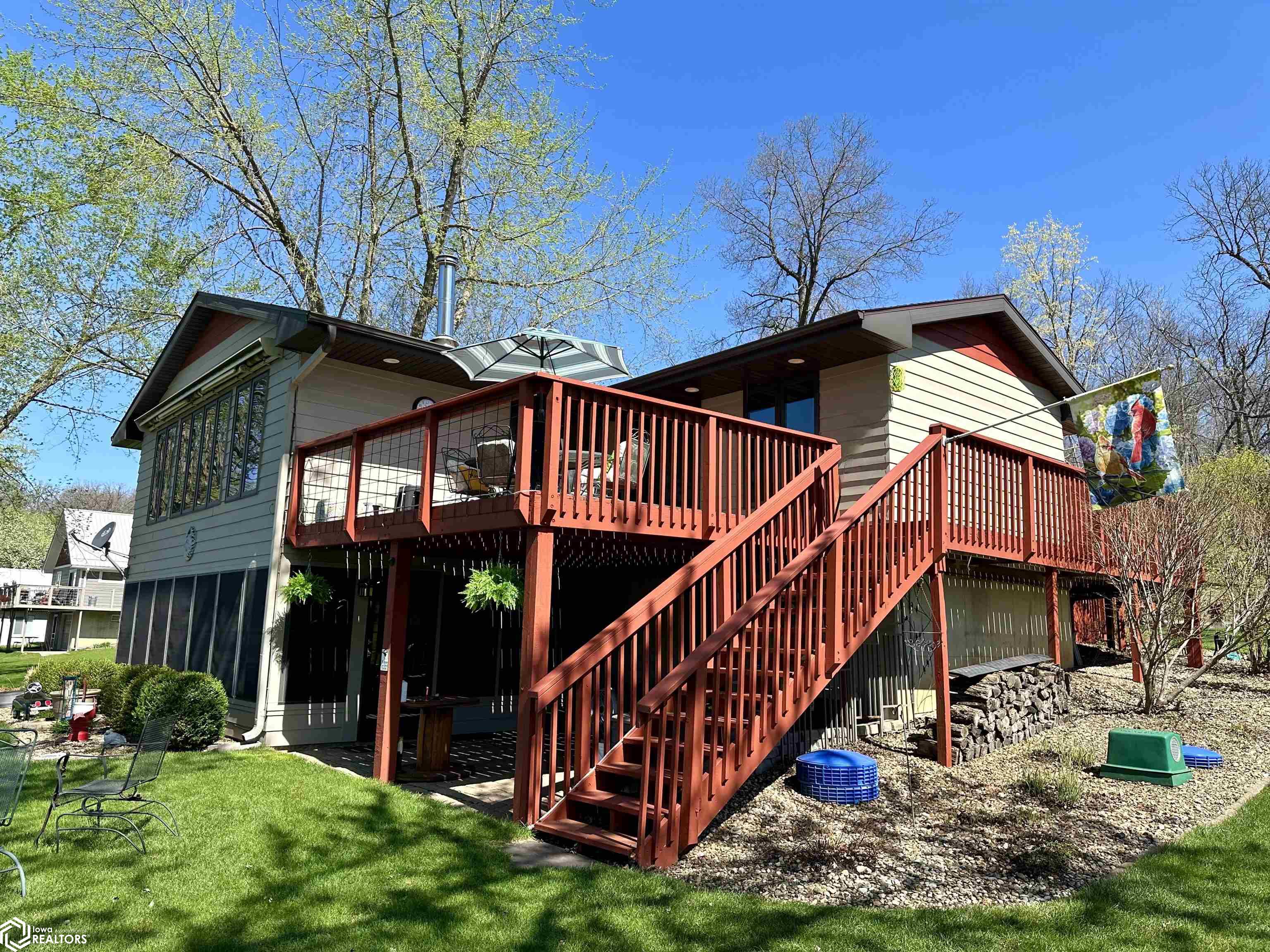 6143 NE Lakeshore Drive
