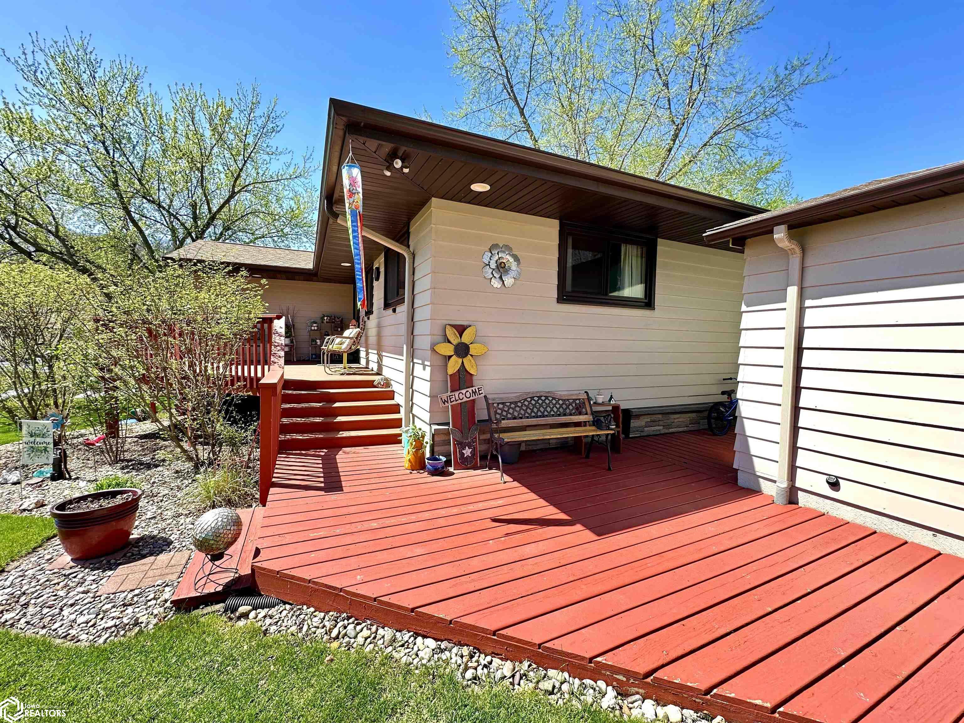 6143 NE Lakeshore Drive