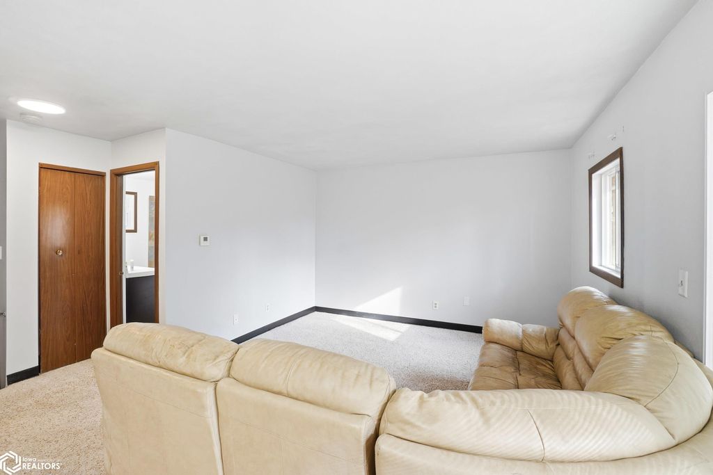 Photo of 302-308 W State Street, Mount Pleasant, IA 52641 (MLS # 6334022)