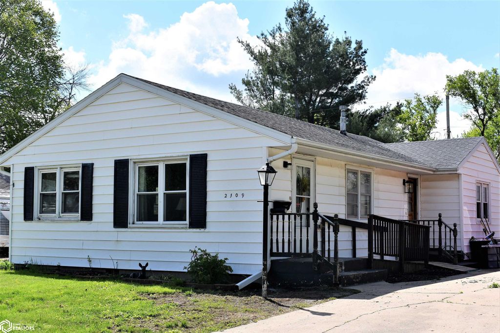 Photo of 2109 Ellis Avenue, Iowa Falls, IA 50126 (MLS # 6337740)