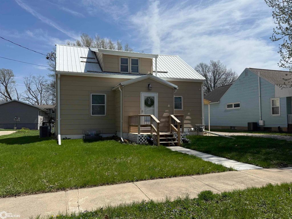 Photo of 1806 Custer Street, Iowa Falls, IA 50126 (MLS # 6337539)