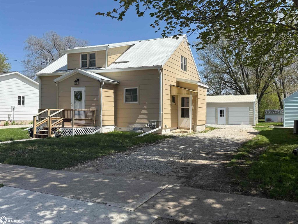 Photo of 1806 Custer Street, Iowa Falls, IA 50126 (MLS # 6337539)
