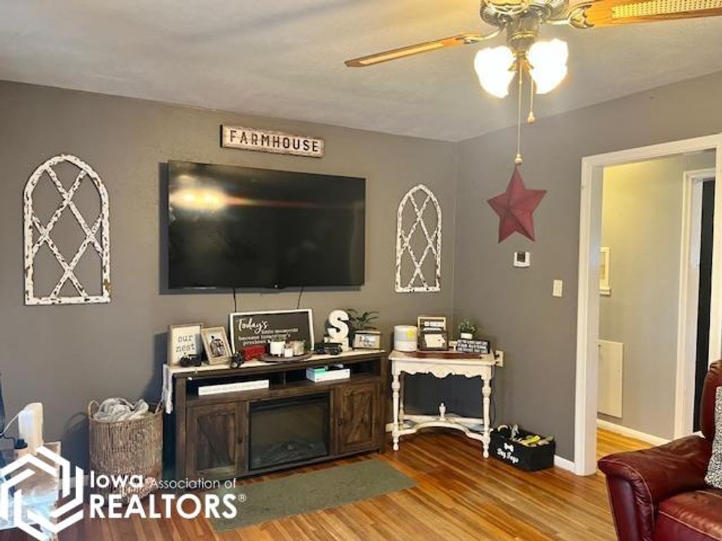 Photo of 909 E Madison Street, Mount Pleasant, IA 52641 (MLS # 6336596)