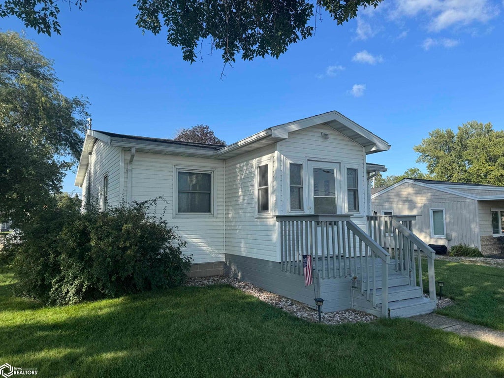 Photo of 200 15th Avenue S, Clear Lake, IA 50428 (MLS # 6342402)