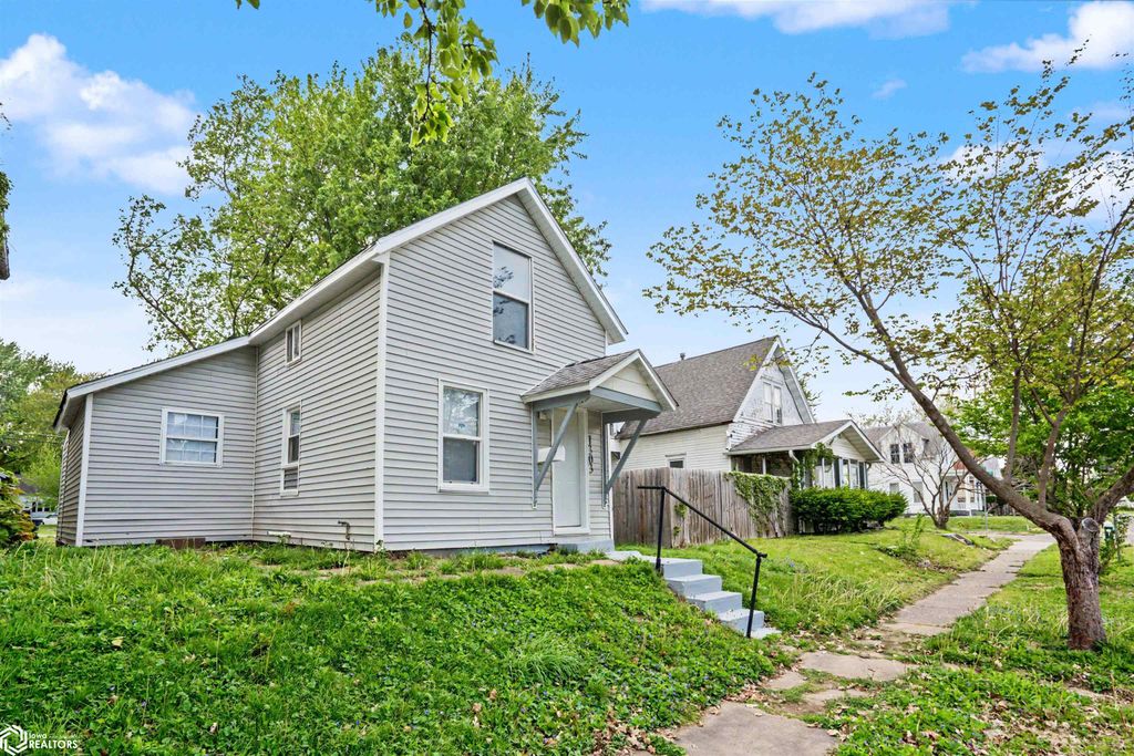 Photo of 1303 S Central Avenue, Burlington, IA 52601 (MLS # 6337721)