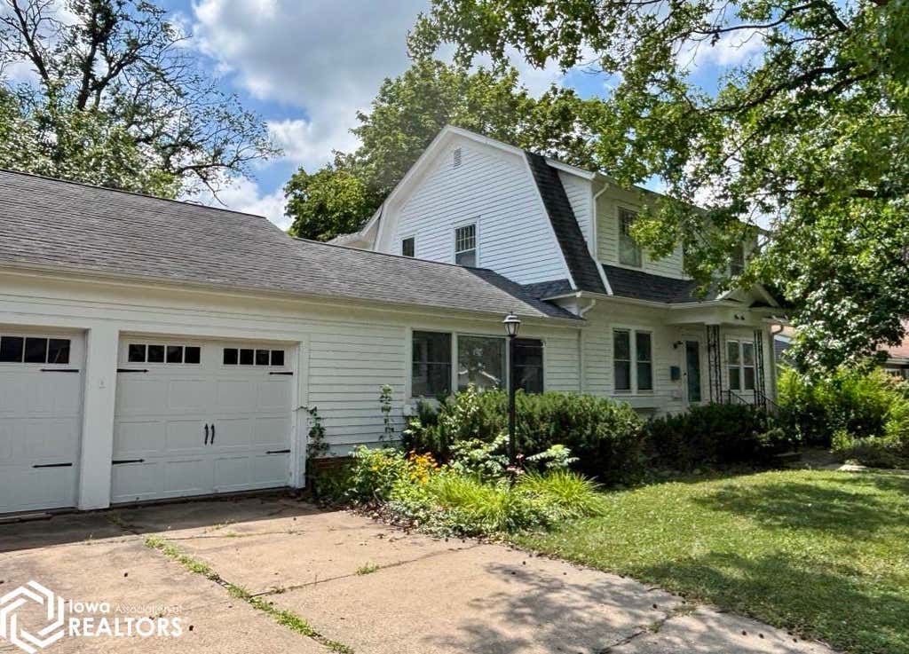 Photo of 110 Iowa Avenue, Fairfield, IA 52556 (MLS # 6341564)