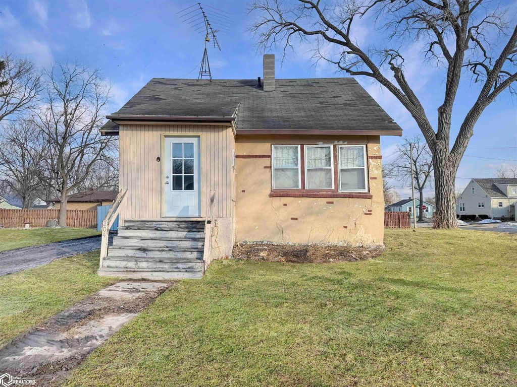 Photo of 204 Carson Avenue, Iowa Falls, IA 50126 (MLS # 6335465)