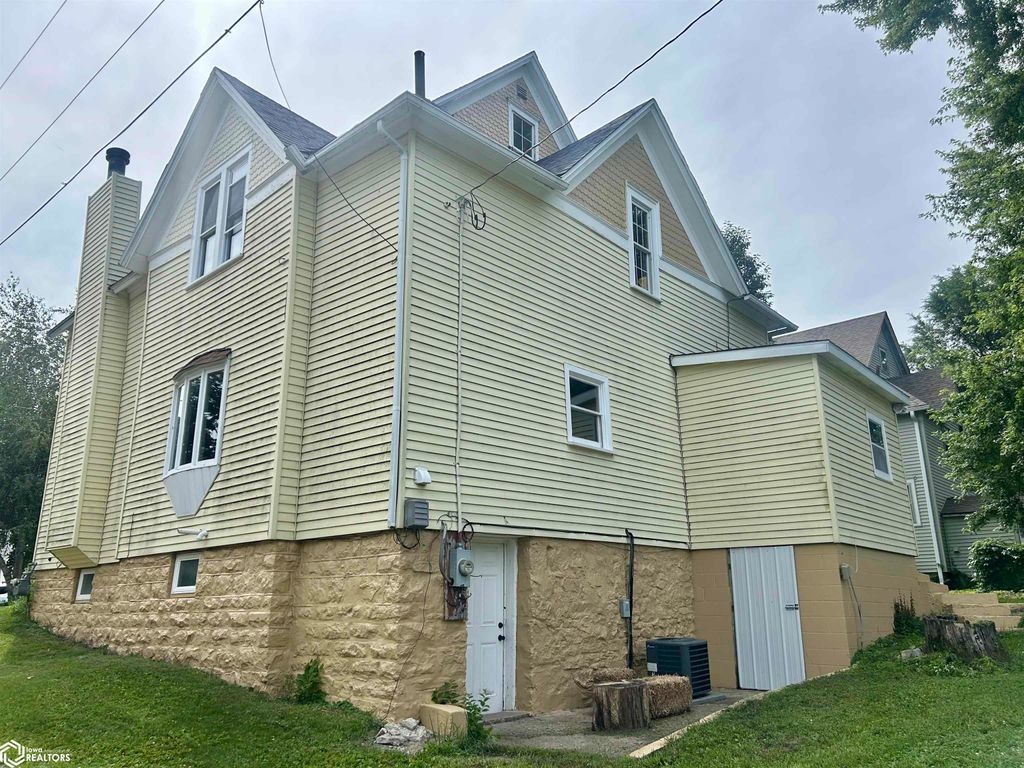 Photo of 524 N 3rd Street, Marshalltown, IA 50158 (MLS # 6340394)