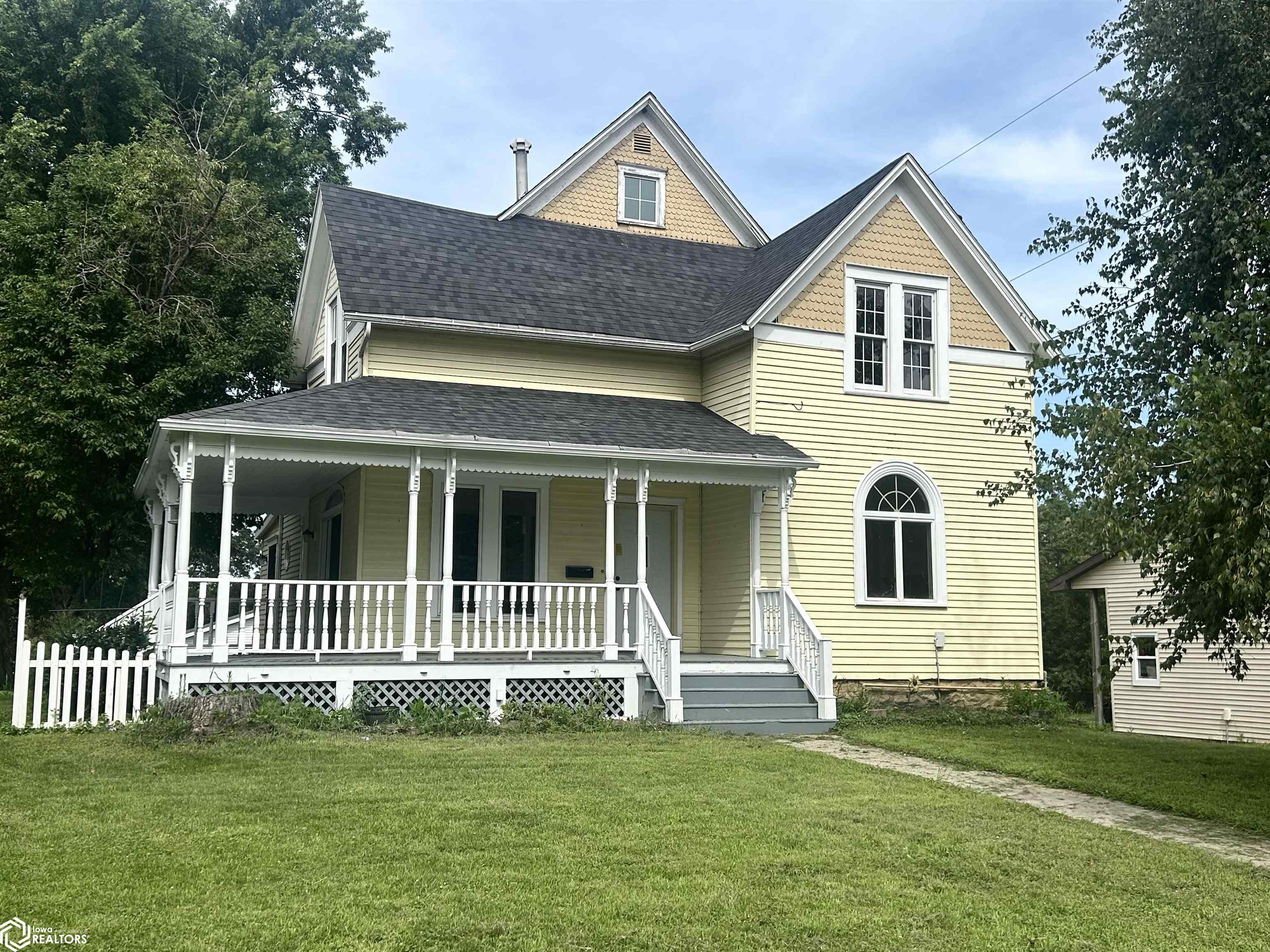 Photo 1 of 20 — 524 N 3rd Street, Marshalltown, IA 50158