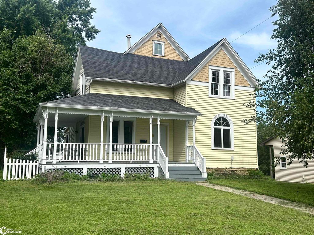 Photo of 524 N 3rd Street, Marshalltown, IA 50158 (MLS # 6340394)