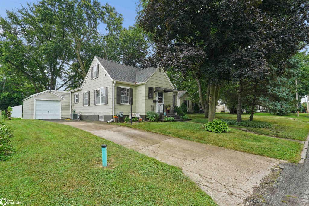 Photo of 306 N Jackson ST, Mount Pleasant, IA 52641 (MLS # 6341170)
