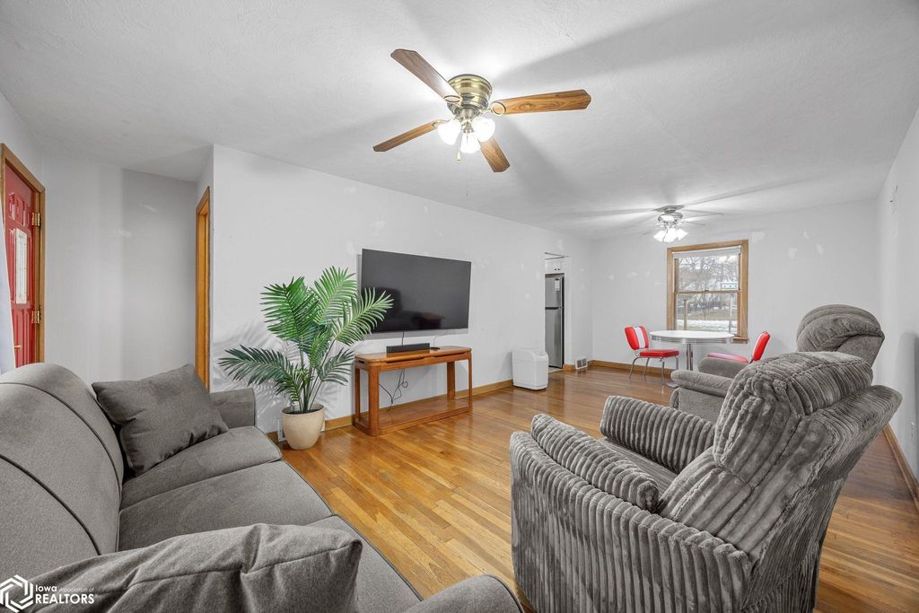 Photo of 608 W 13Th Street, Vinton, IA 52349 (MLS # 6335464)