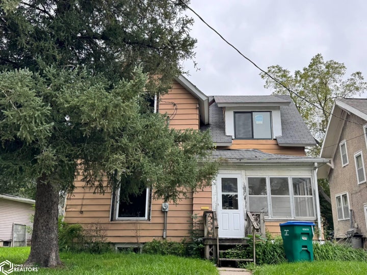 Photo 1 of 2 — 1137 3Rd Street, Webster City, IA 50595