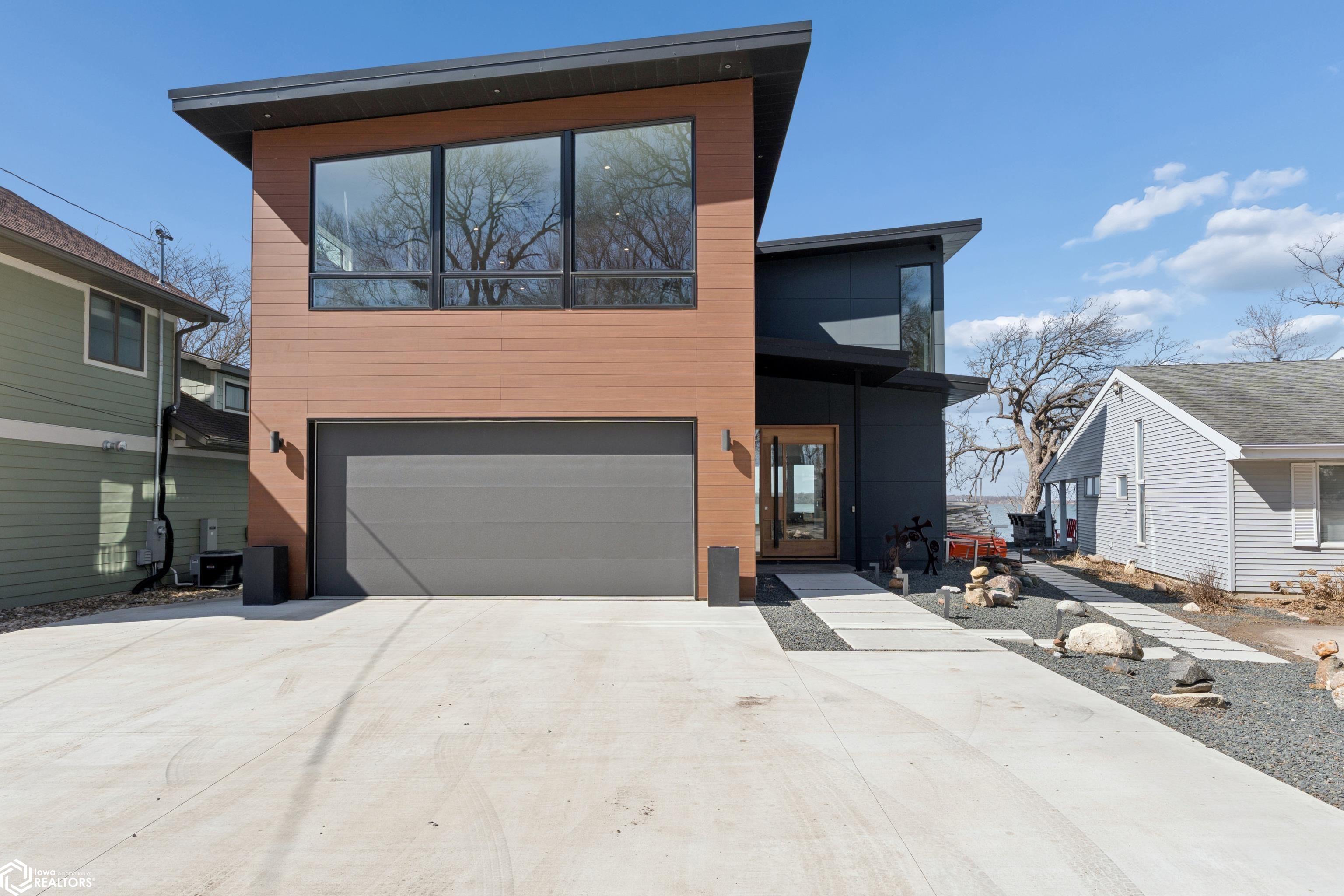 15476 Dodge Ave