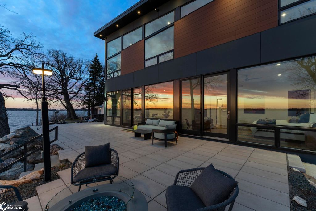 Photo of 15476 Dodge Ave Ave, Clear Lake, IA 50428 (MLS # 6337132)