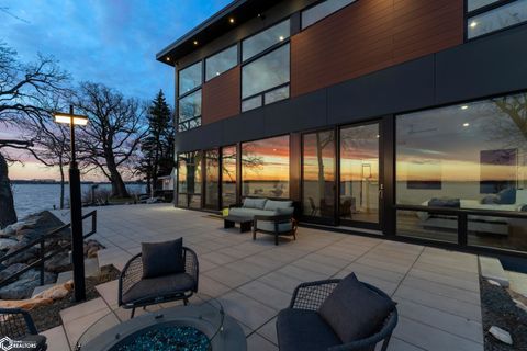 15476 Dodge Ave Clear Lake IA 50428