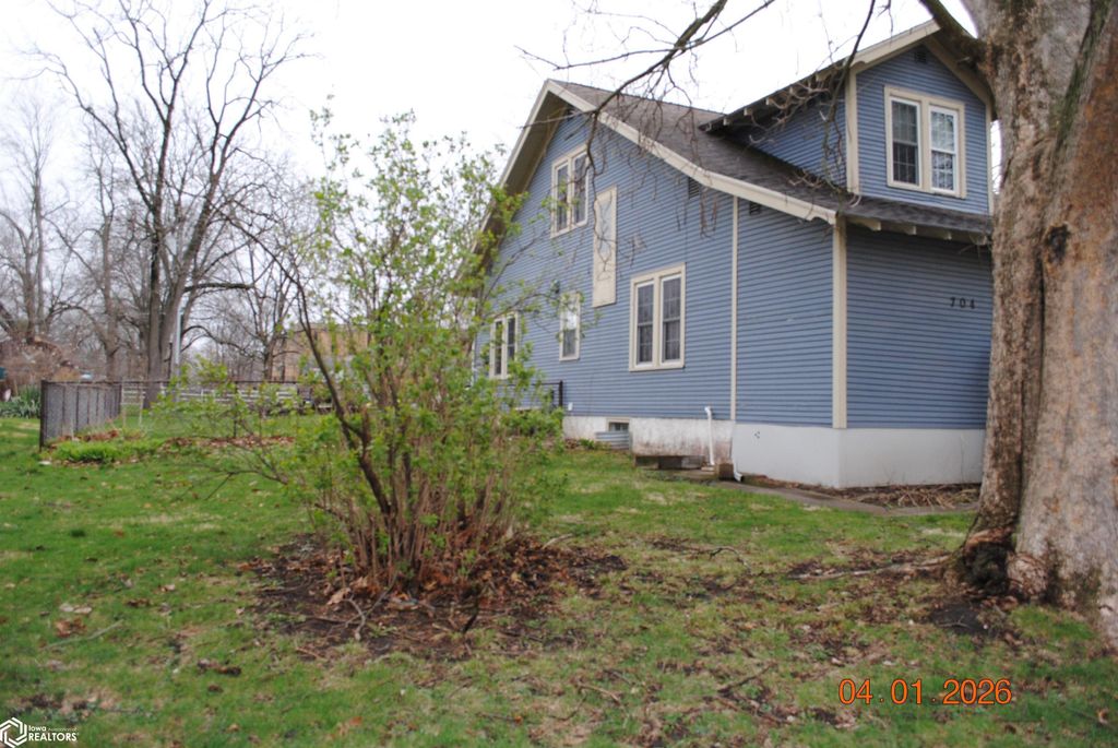 Photo of 704 N Broadway Street N, Mount Pleasant, IA 52641 (MLS # 6323871)