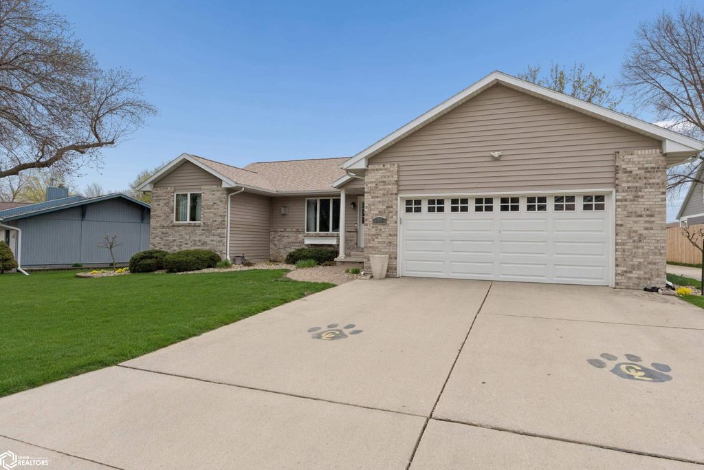 Photo of 105 Woodlane Drive, Clear Lake, IA 50428 (MLS # 6337616)