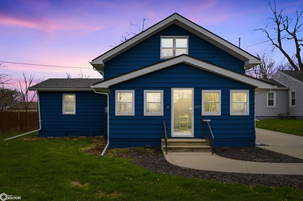 Photo of 1210 Vine Street, West Des Moines, IA 50265 (MLS # 6337202)