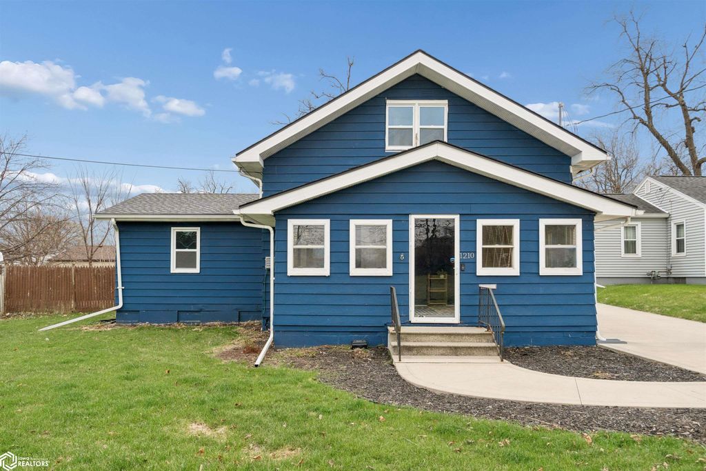 Photo of 1210 Vine Street, West Des Moines, IA 50265 (MLS # 6337202)
