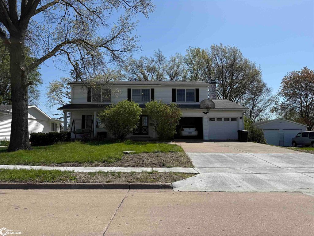 Photo of 522 Melville Avenue, West Burlington, IA 52655 (MLS # 6337493)