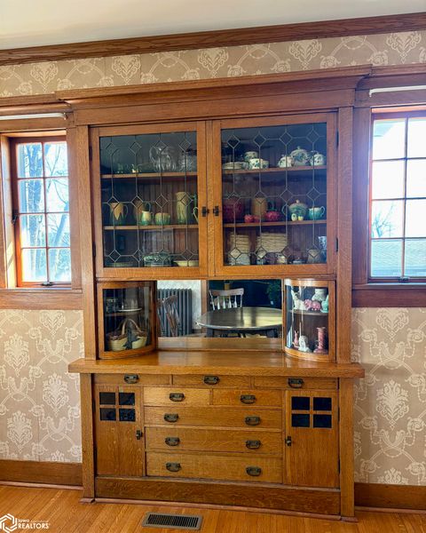 Tiny photo for 402 W Monroe Street, Mount Pleasant, IA 52641 (MLS # 6337099)