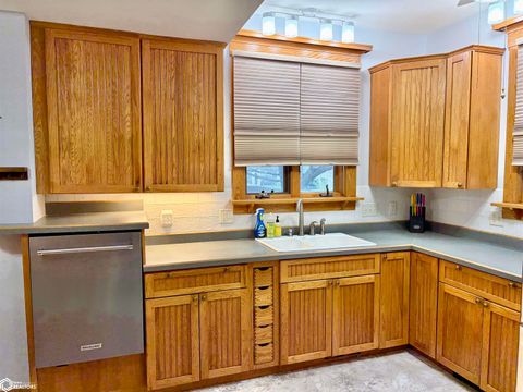 Tiny photo for 402 W Monroe Street, Mount Pleasant, IA 52641 (MLS # 6337099)