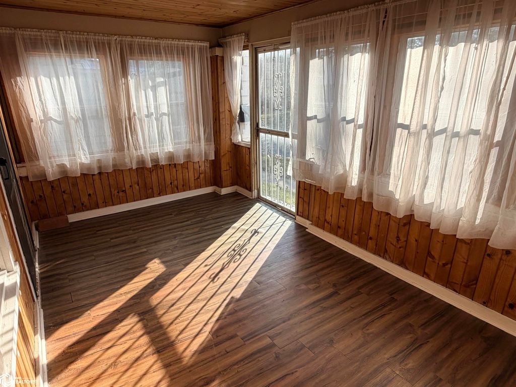 Photo of 203 S D Street, Fairfield, IA 52556 (MLS # 6337603)