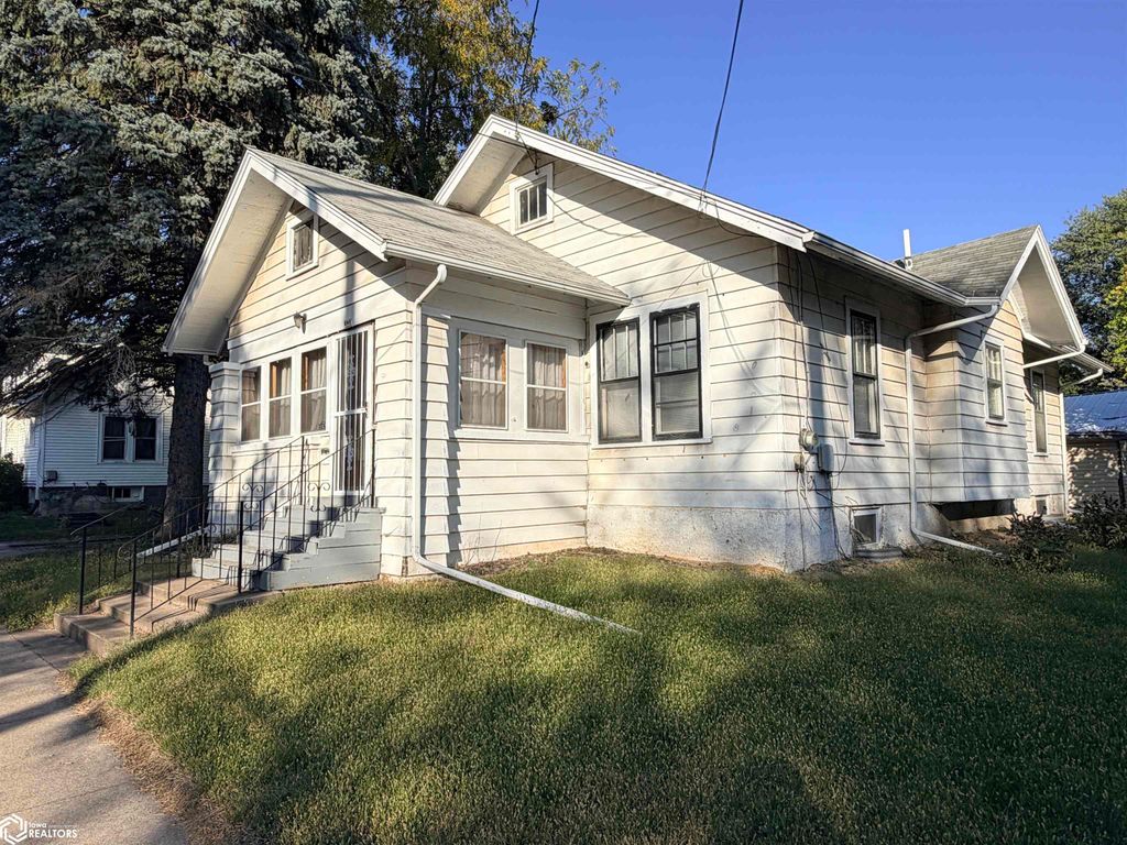 Photo of 203 S D Street, Fairfield, IA 52556 (MLS # 6337603)