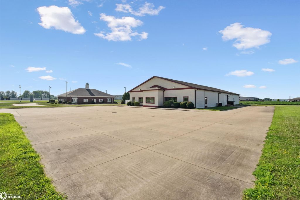 Photo of 3615 Flint Ridge Drive, Burlington, IA 52601 (MLS # 6330011)