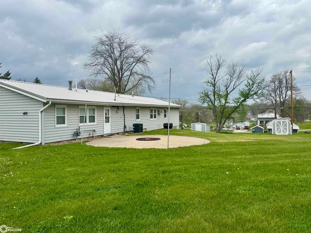 Photo of 224 S 17Th Street, Chariton, IA 50049 (MLS # 6337692)