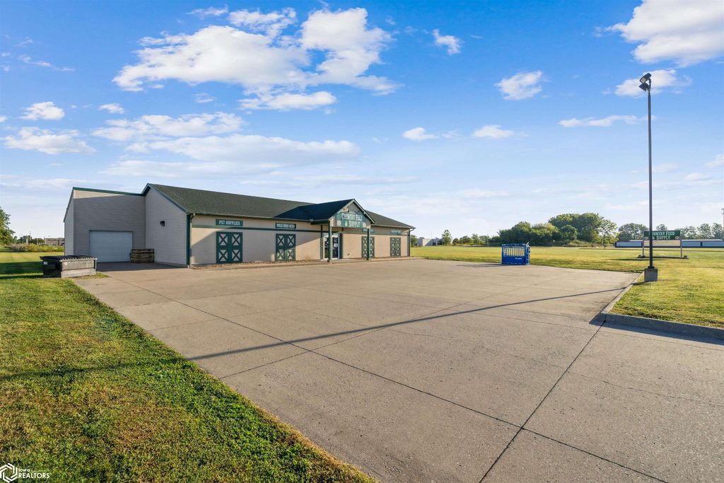 Photo of 3620 Flint Ridge Dr Dr, Burlington, IA 52601 (MLS # 6332274)